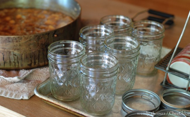 Canning peach chutney